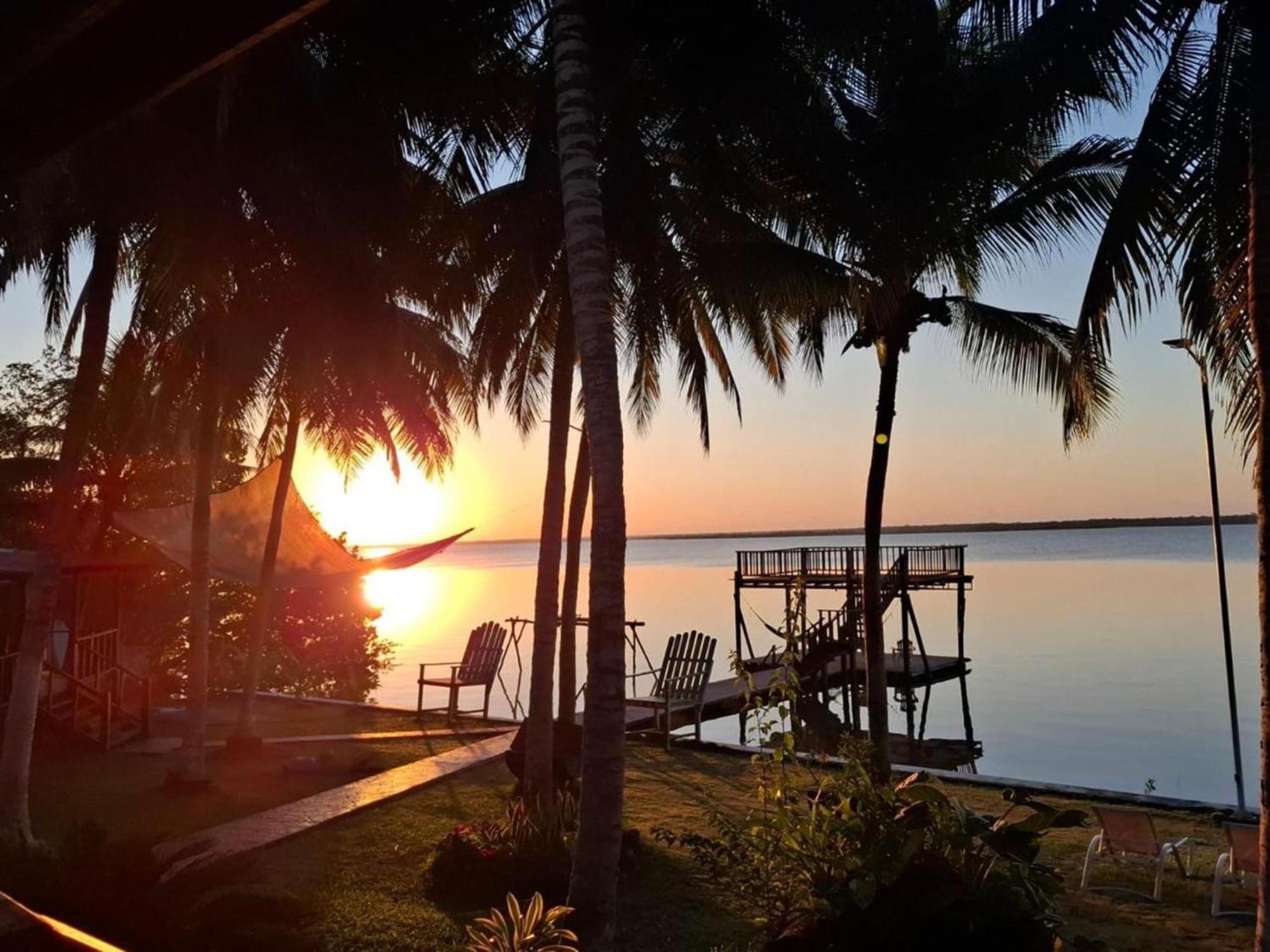 Coras Place Bacalar Lagoon Front ภายนอก รูปภาพ