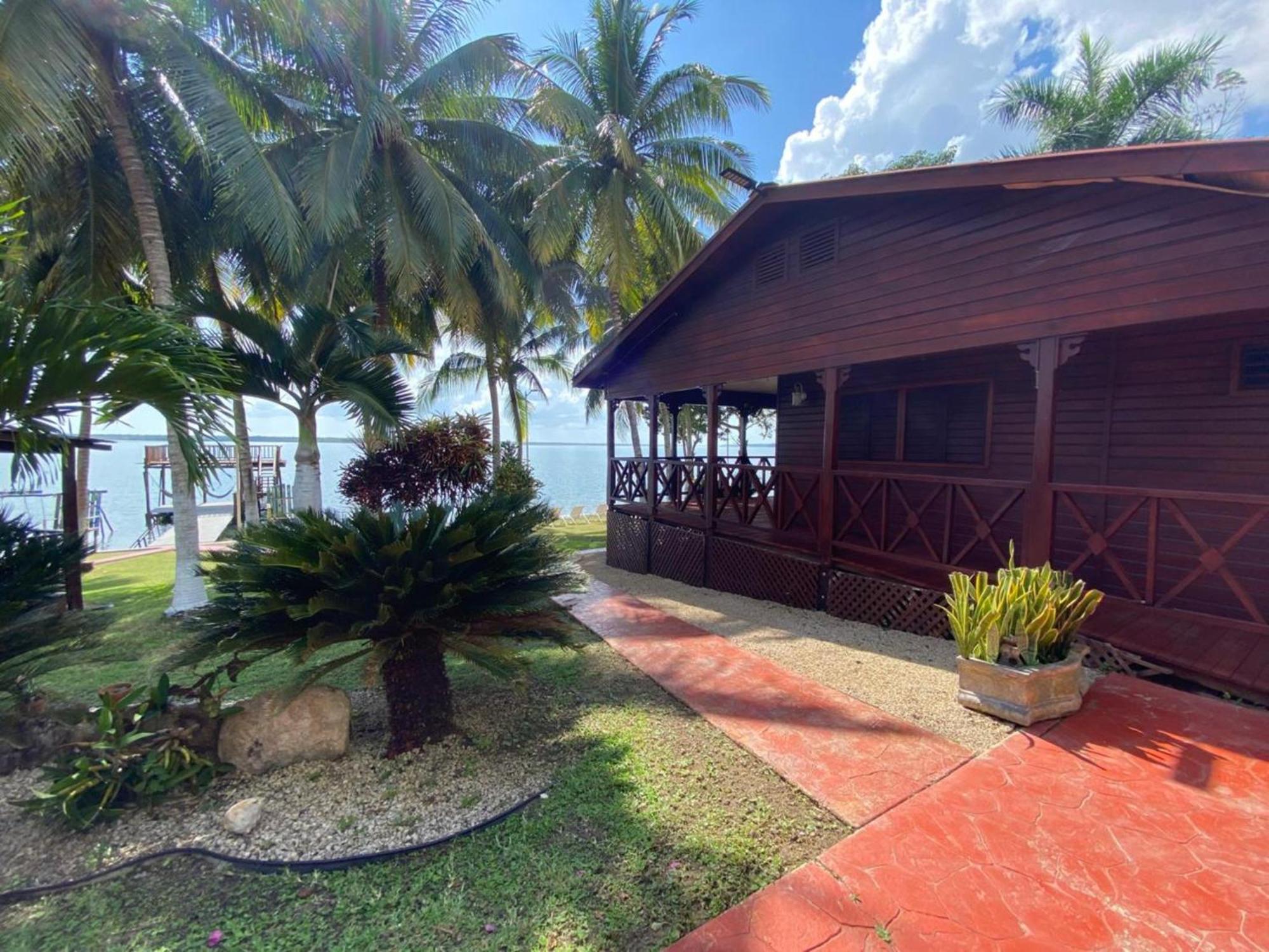 Coras Place Bacalar Lagoon Front ภายนอก รูปภาพ