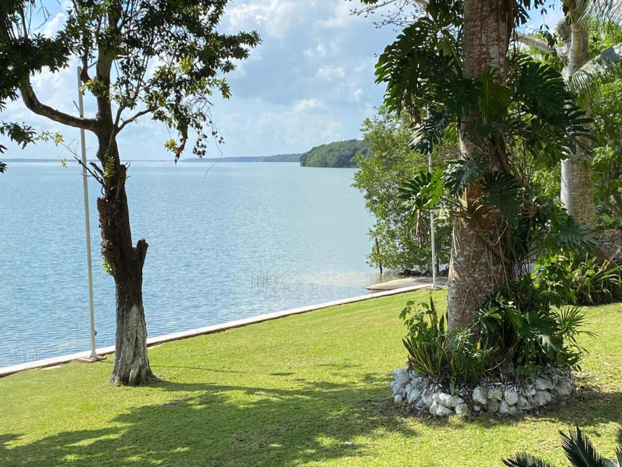 Coras Place Bacalar Lagoon Front ภายนอก รูปภาพ